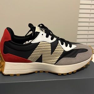 BRAND NEW!! Men’s New Balance Lifestyle 327!!